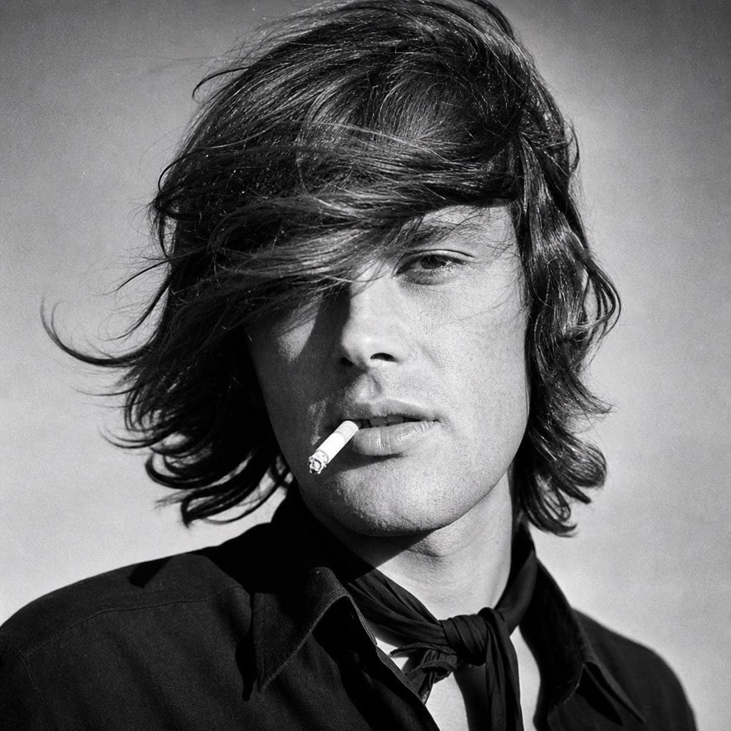 1970年代风中黑白肖像 — AI image prompt — GPT Image 2 — Portrait, Black & White, Cinematic - 2