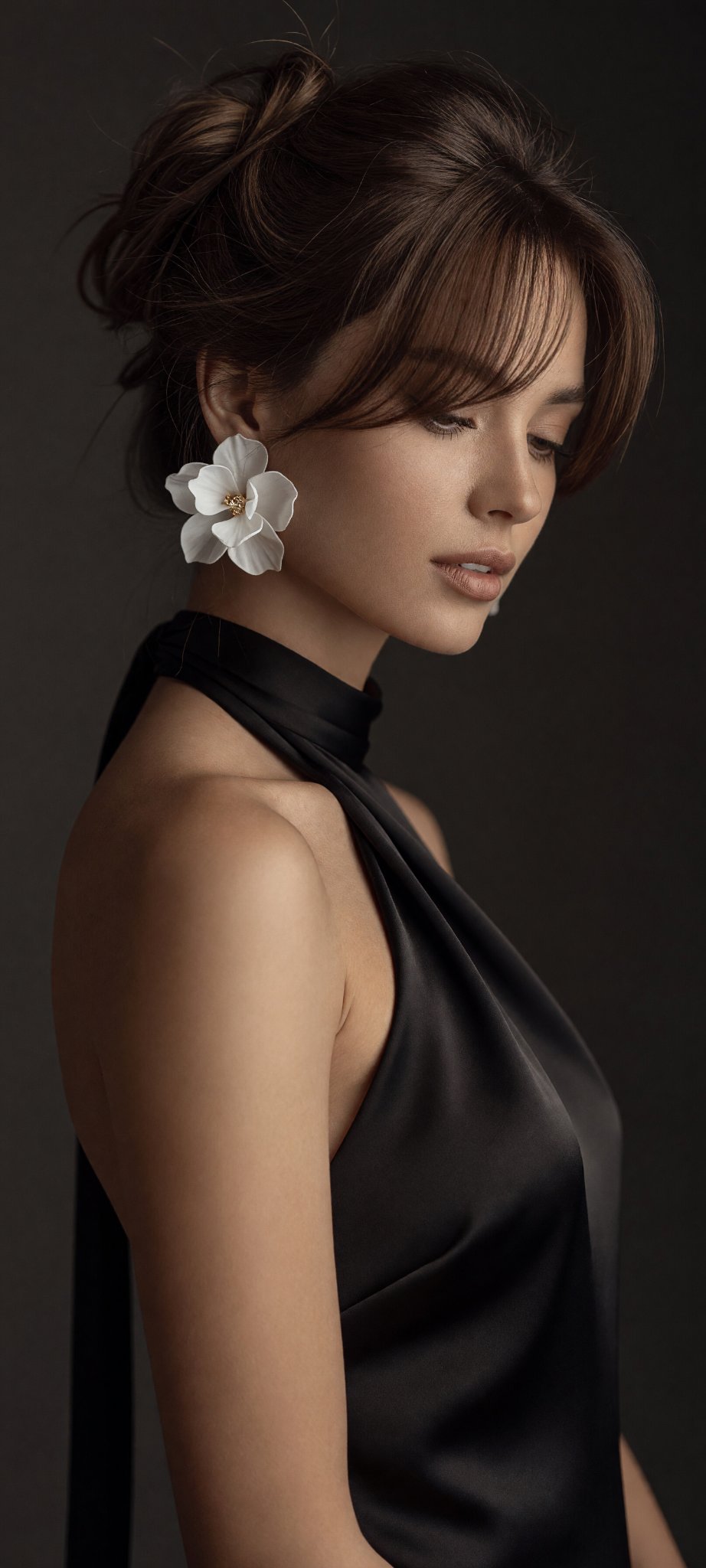 하이패션 무드 스튜디오 포트레이트 — AI image prompt — Grok Imagine 2 — Cinematic, Fashion, Portrait - 2